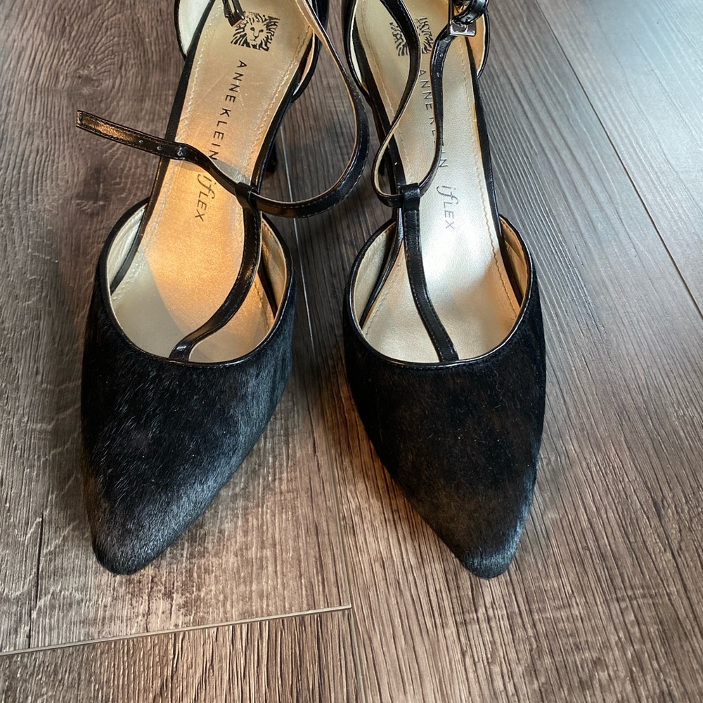 Anne Klein Black Pointed Toe Strappy Heels